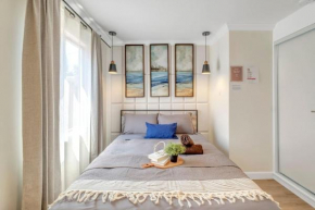 Centrally Located LA Private Studio with Food Scene